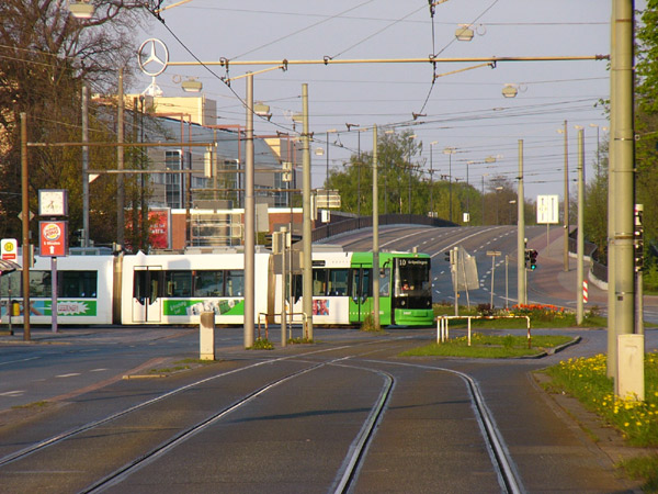 Tw 3007 verlässt die Endstelle Sebaldsbrück, 24.04.2005. Foto: Ingo Teschke